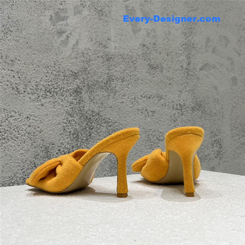 b0tt*ga Ven*ta bow sandals