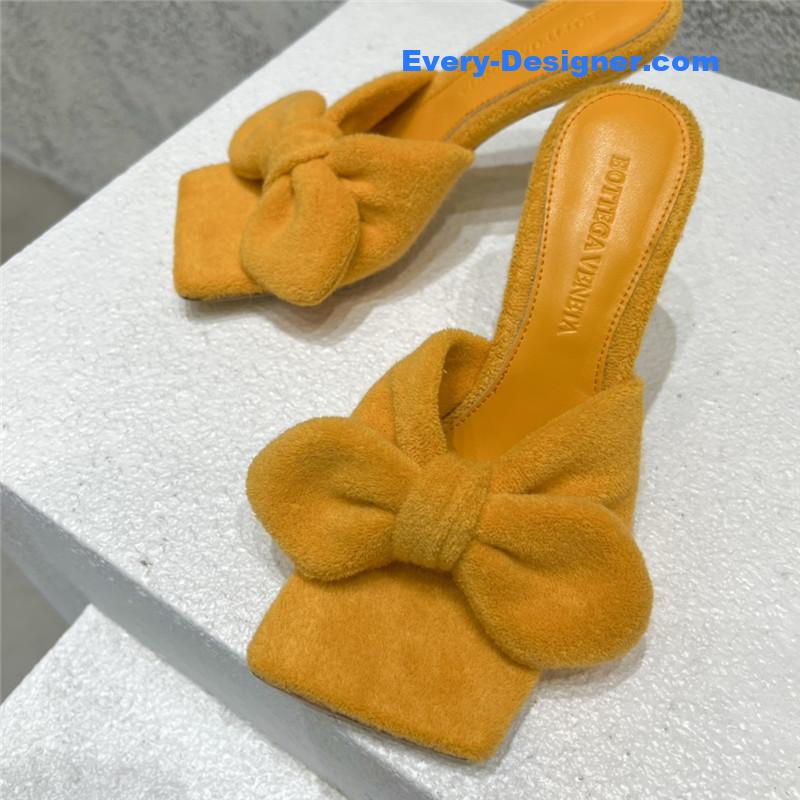 b0tt*ga Ven*ta bow sandals