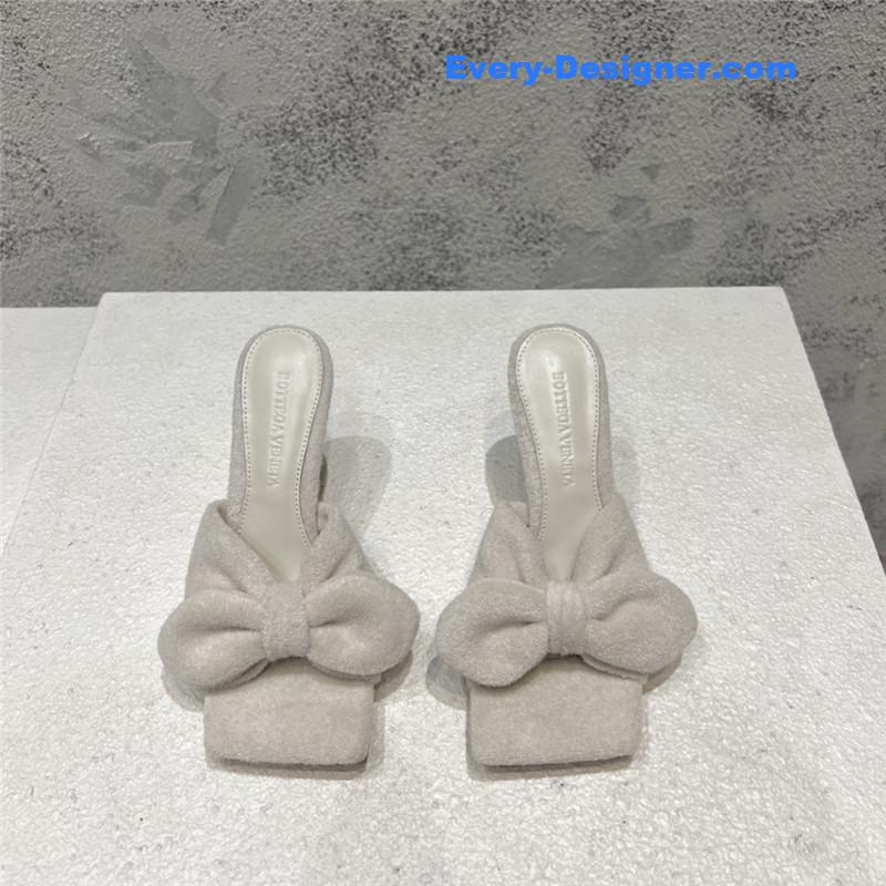 b0tt*ga Ven*ta bow sandals