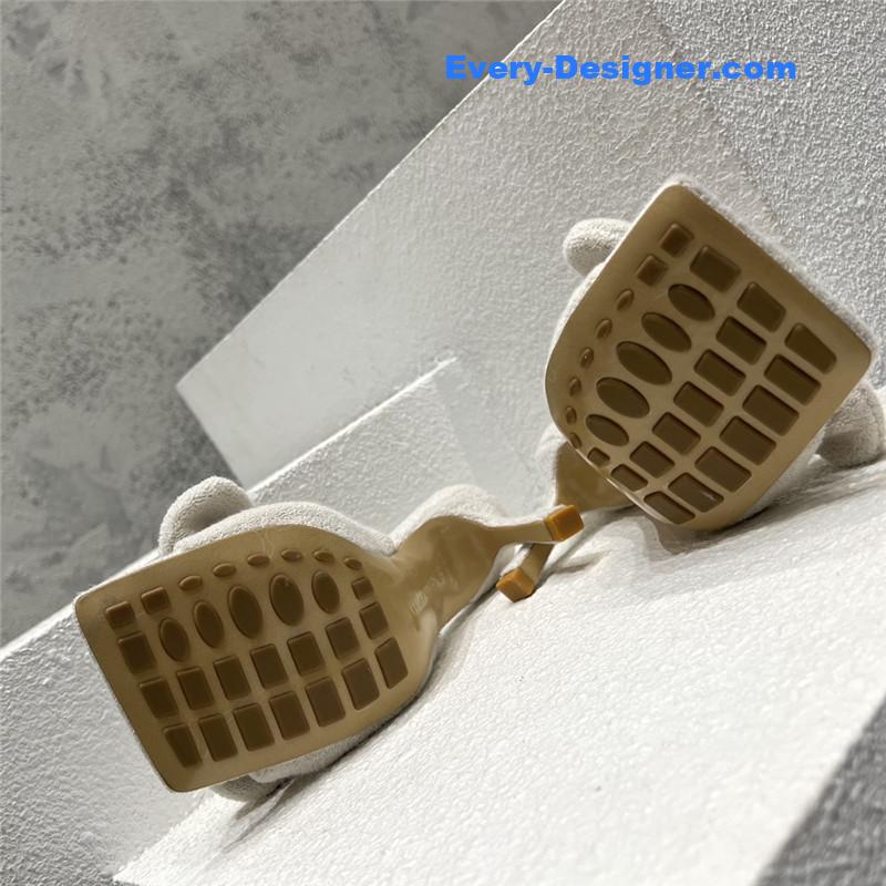 b0tt*ga Ven*ta bow sandals