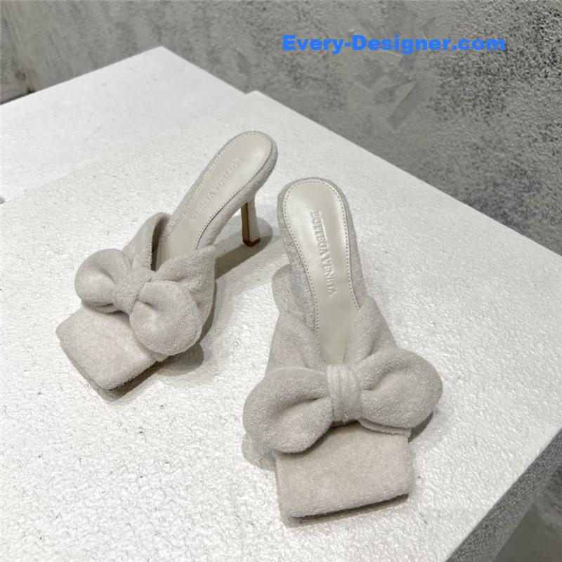 b0tt*ga Ven*ta bow sandals