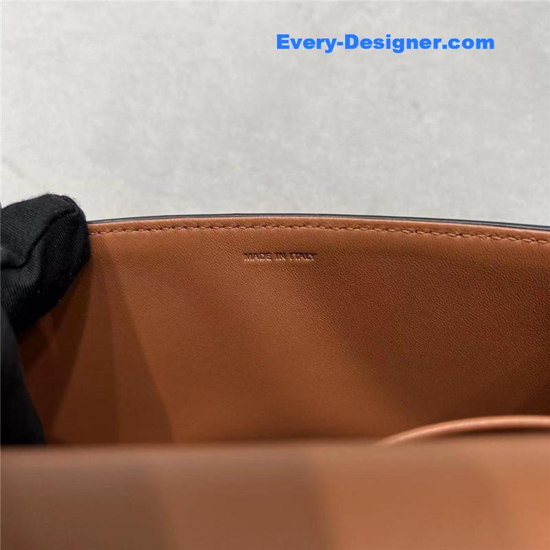 Ce1i*e triomphe chain shoulder bag