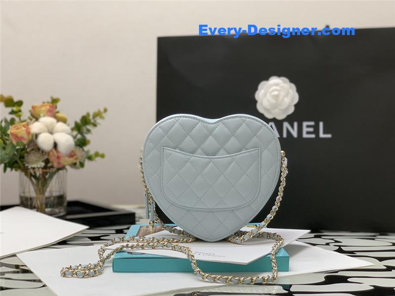 ch**el heart chain D1am0nd bag