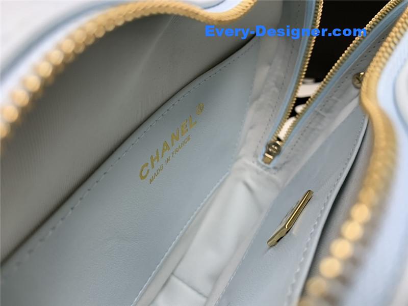 ch**el heart chain D1am0nd bag