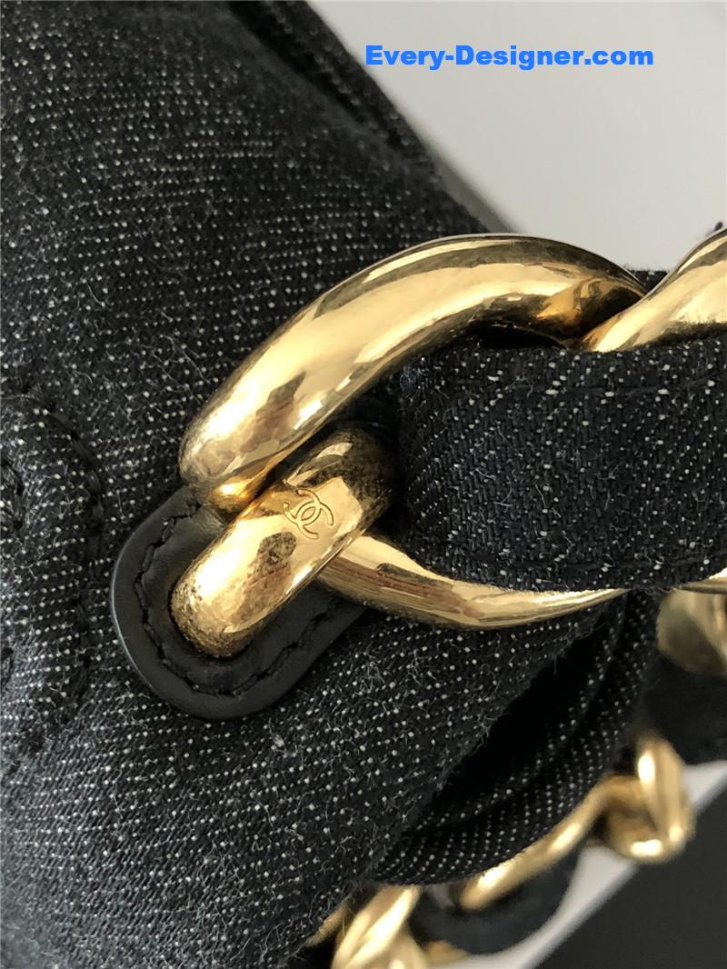 Ch**el chunky chain denim bag