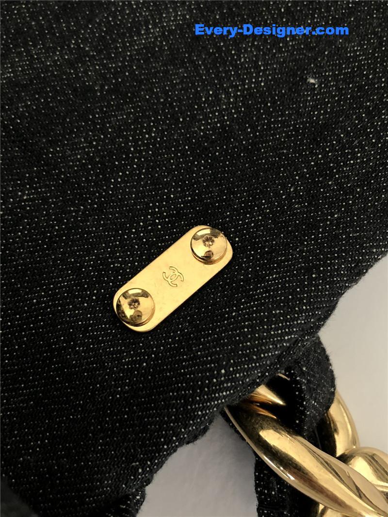 Ch**el chunky chain denim bag