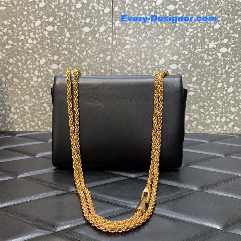 Va1e*ntin0 garavani one stud bag