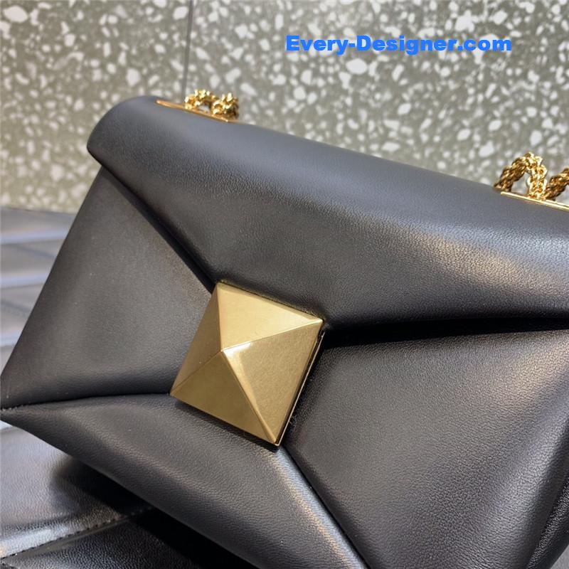 Va1e*ntin0 garavani one stud bag