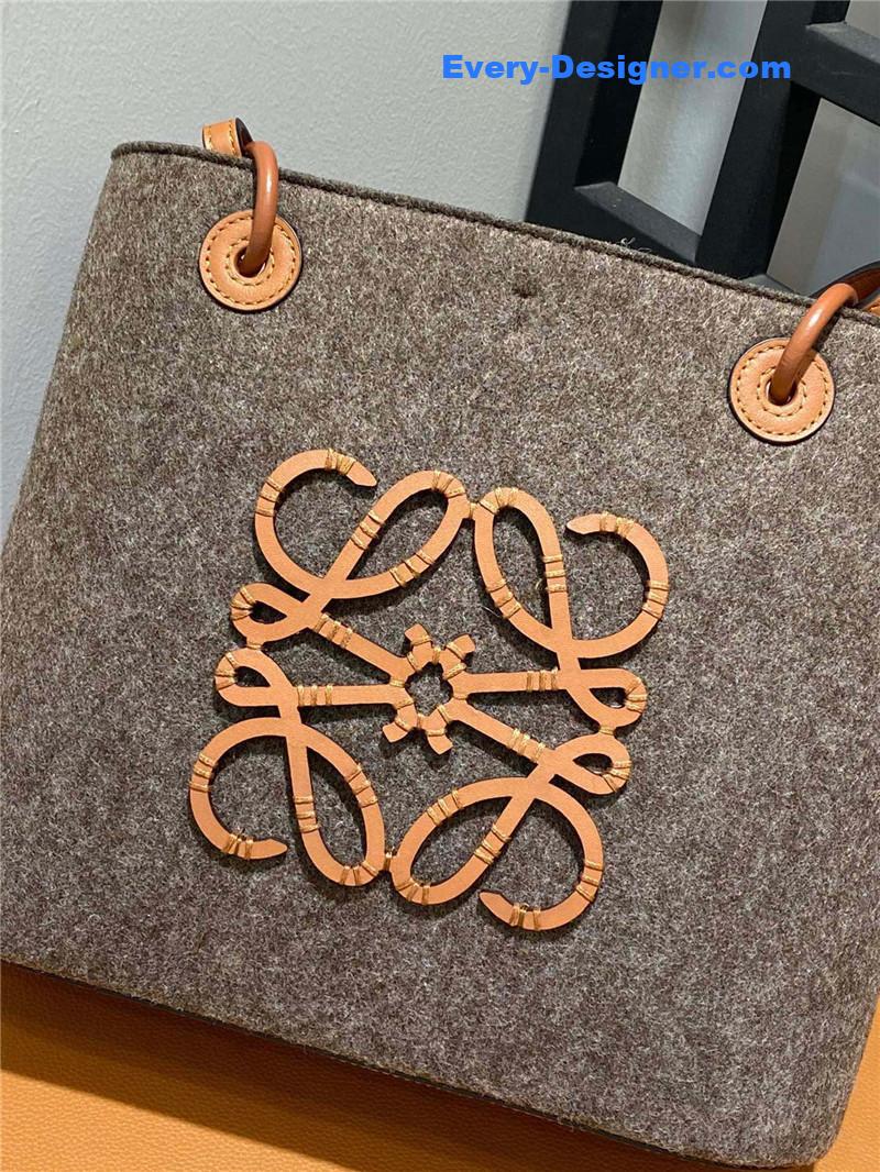 L0ew* anagram tote bag