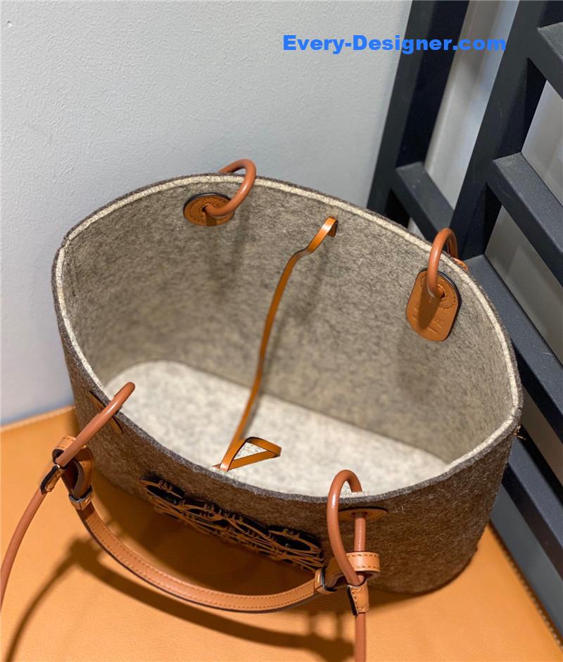 L0ew* anagram tote bag