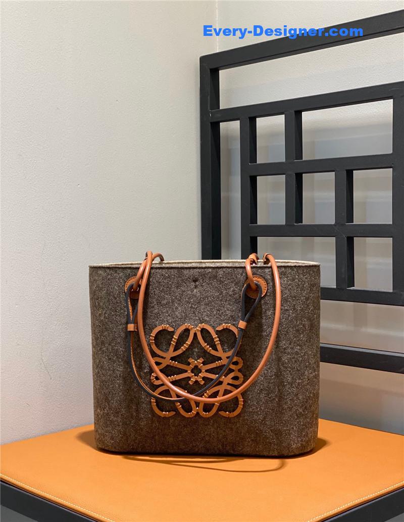 L0ew* anagram tote bag