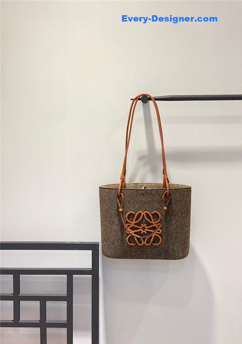 L0ew* anagram tote bag