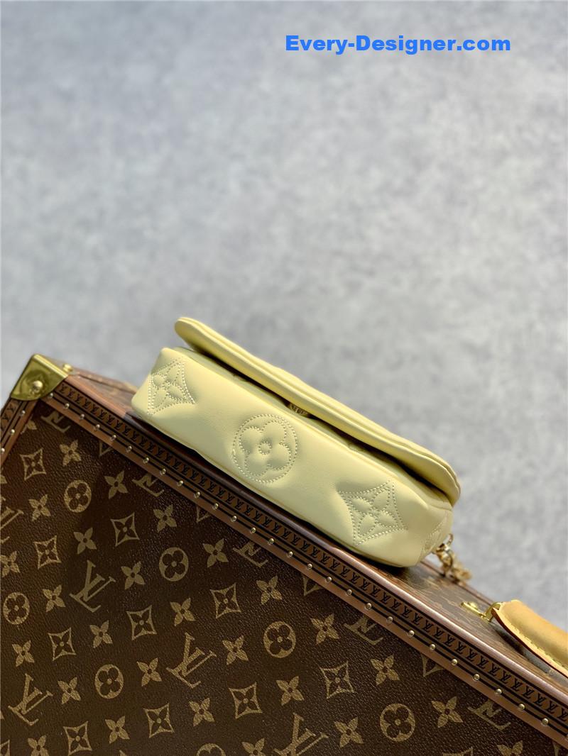 l0vis Vvtt0n lv bubblegram wallet on strap bag