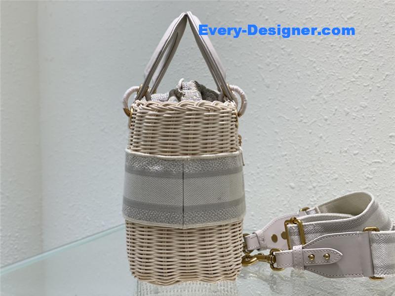 lady D10r woven bag