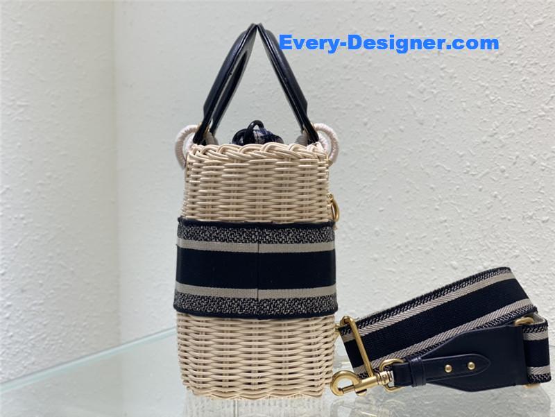 lady D10r woven bag