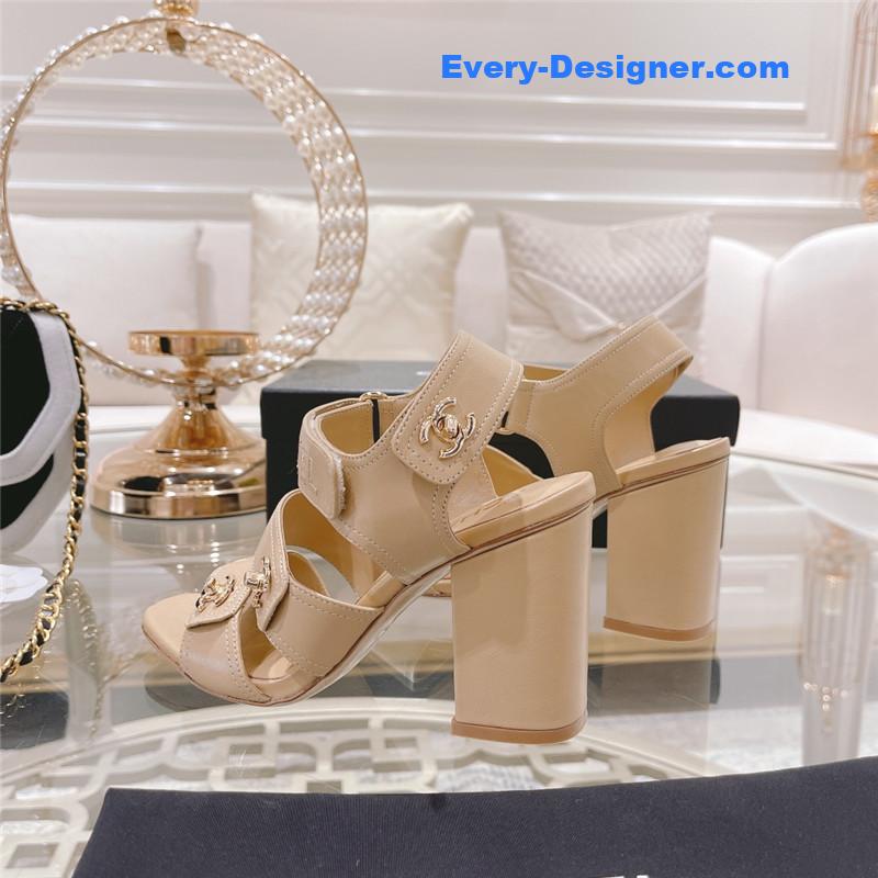 CC early spring catwalk new thick heel sandals