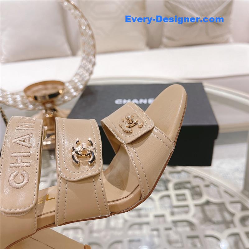 CC early spring catwalk new high-heeled sandals