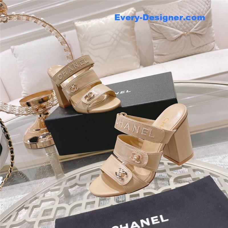 CC early spring catwalk new high-heeled sandals