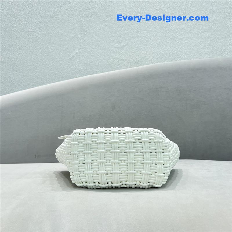 Ba1en*iaga bistro basket