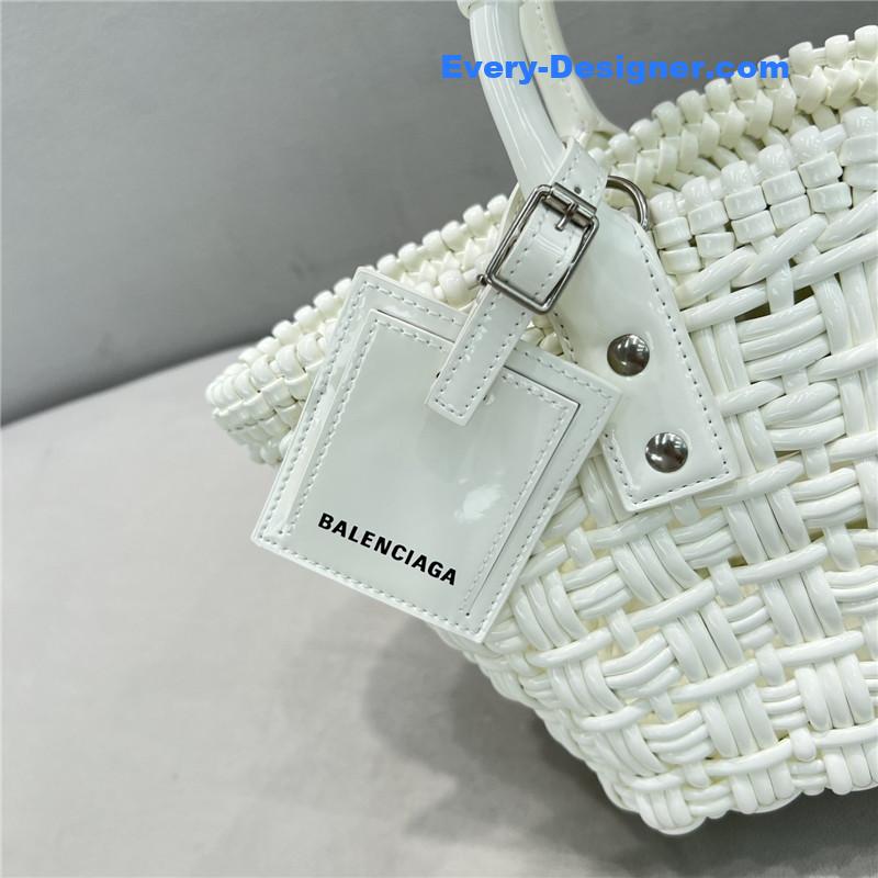 Ba1en*iaga bistro basket