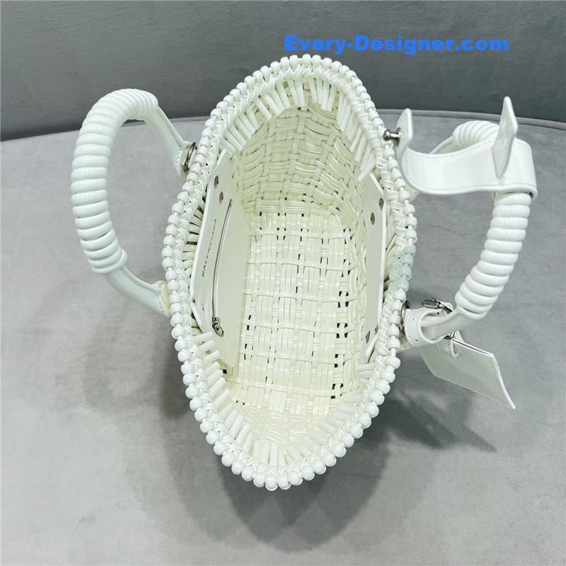 Ba1en*iaga bistro basket