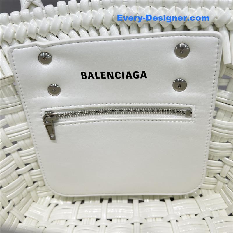 Ba1en*iaga bistro basket