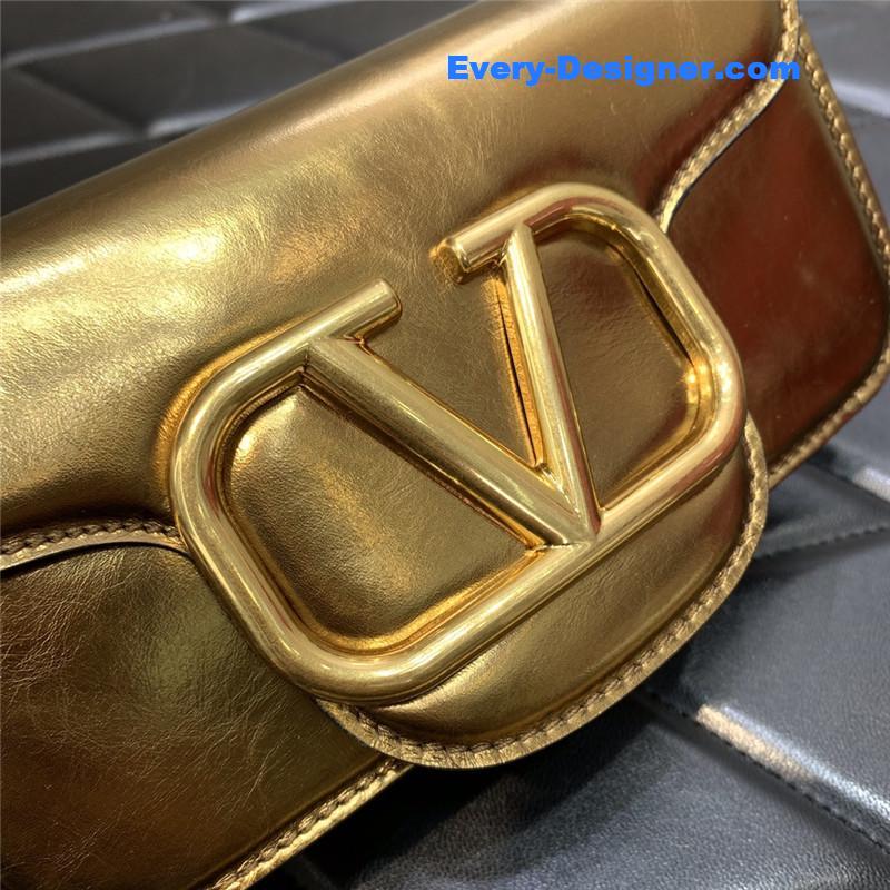 Va1e*ntin0 garavani mini loco bag