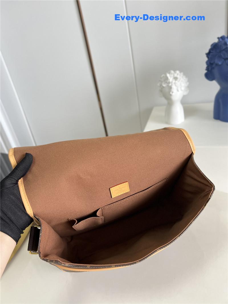 l0vis Vvtt0n lv messenger bag