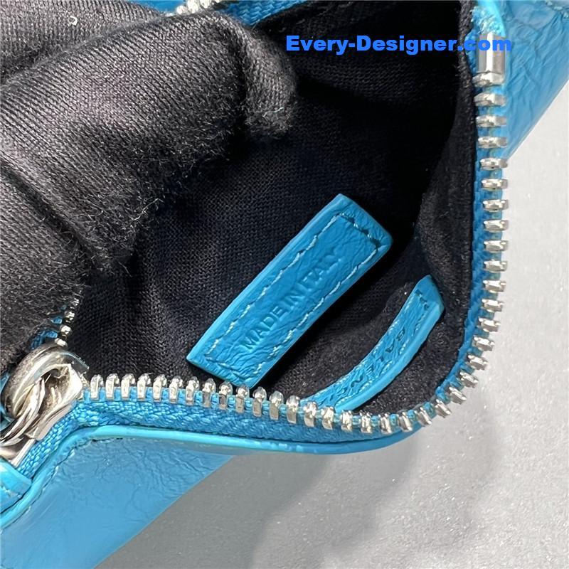 Ba1en*iaga le cagole shoulder bag