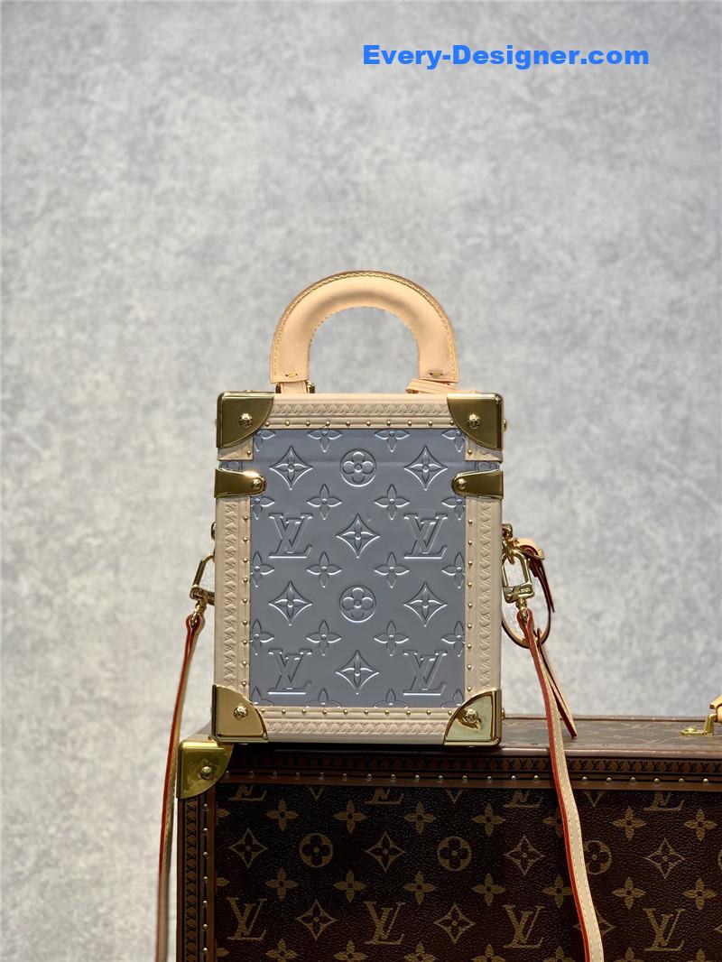 louis vuitton lv camera box bag