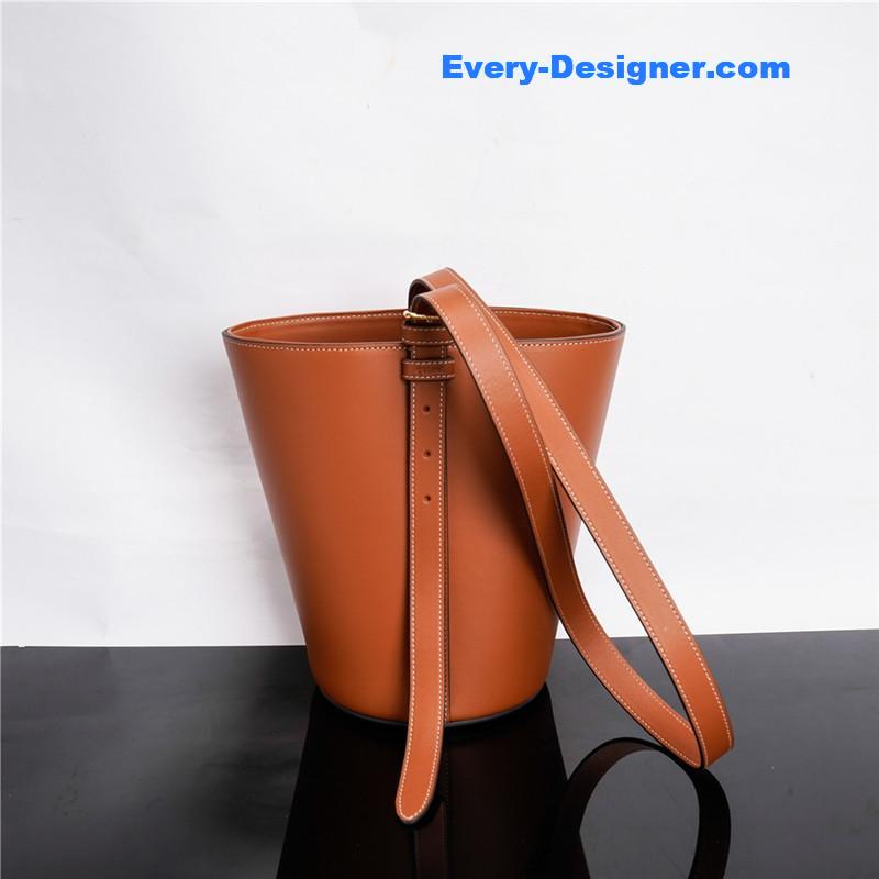 Ce1i*e triomphe bucket bag