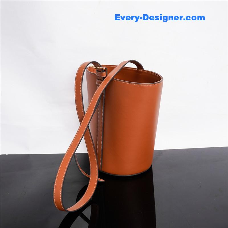 Ce1i*e triomphe bucket bag