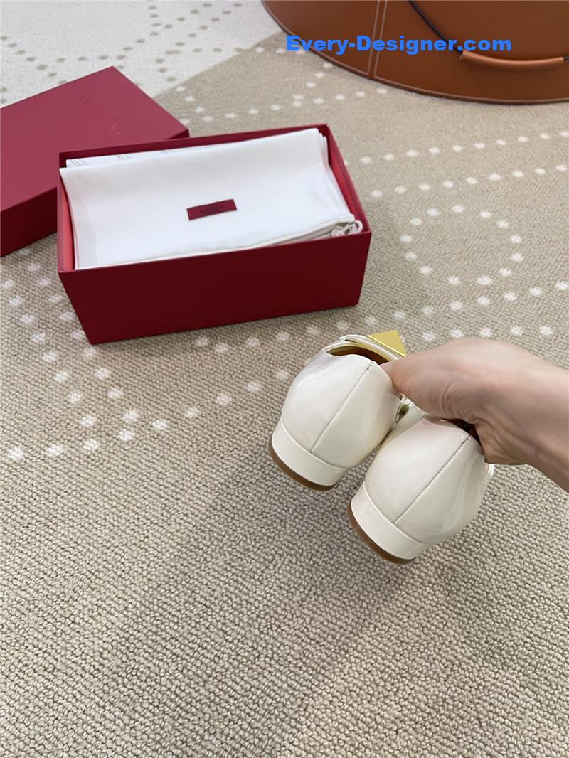 Va1e*ntin0 ballet flats in studded patent leather