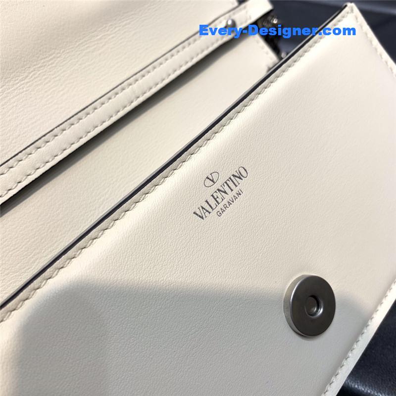 Va1e*ntin0 garavani mini loco bag