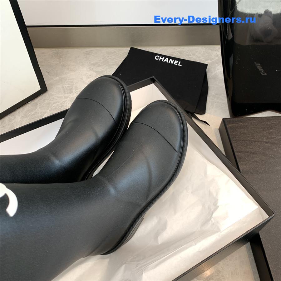 Ch**el rubber rain boots