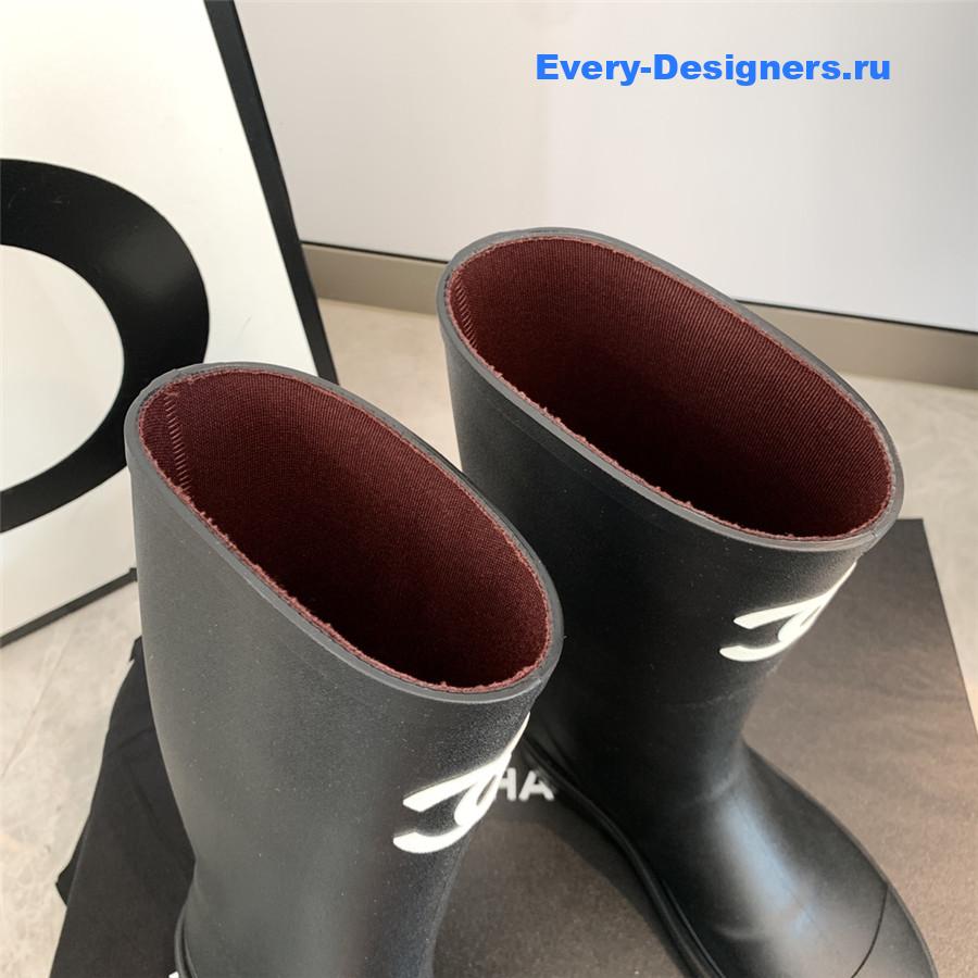 Ch**el rubber rain boots