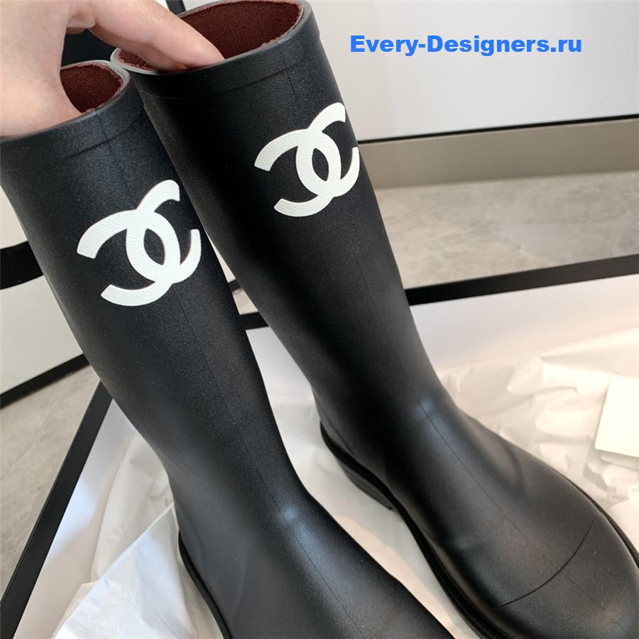 Ch**el rubber rain boots