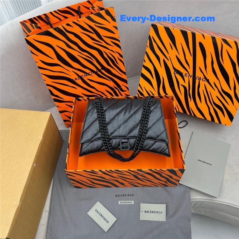 Ba1en*iaga crush bag medium