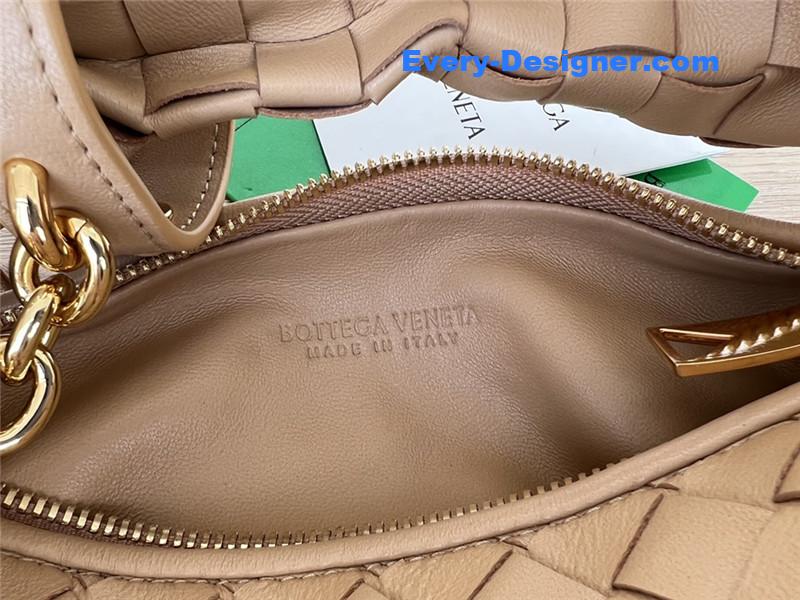 b0tt*ga Ven*ta jodie with chain bag