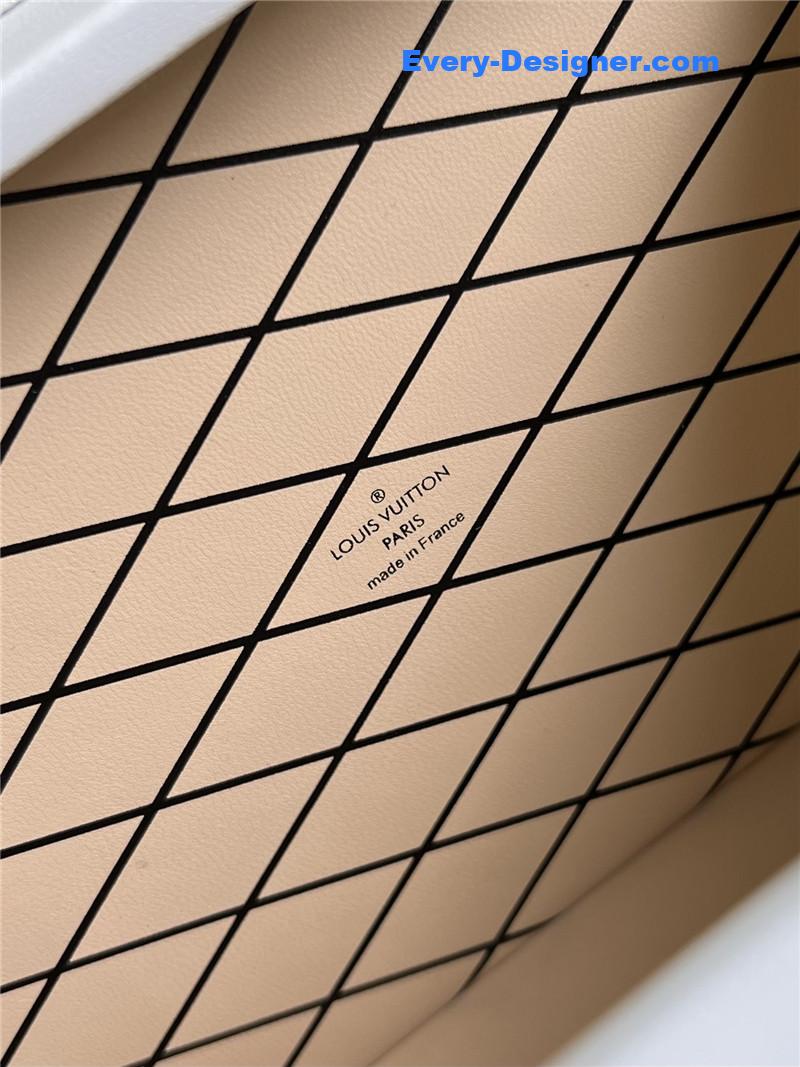 l0vis Vvtt0n lv petite malle bag white