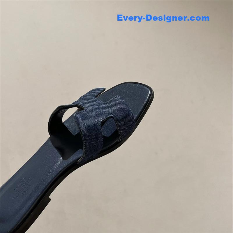 H**me5 h buckle slippers