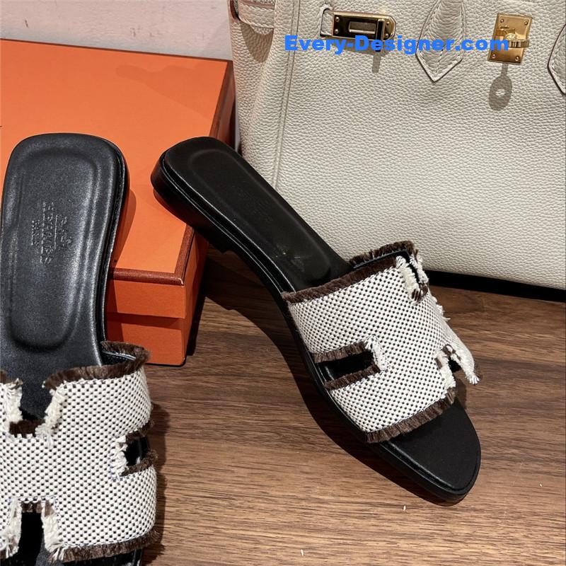 H**me5 h buckle slippers