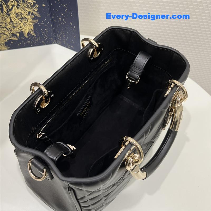 D10r lady sheepskin handbag