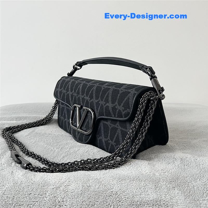 Va1e*ntin0 v logo mini loc¨° bag in calfskin