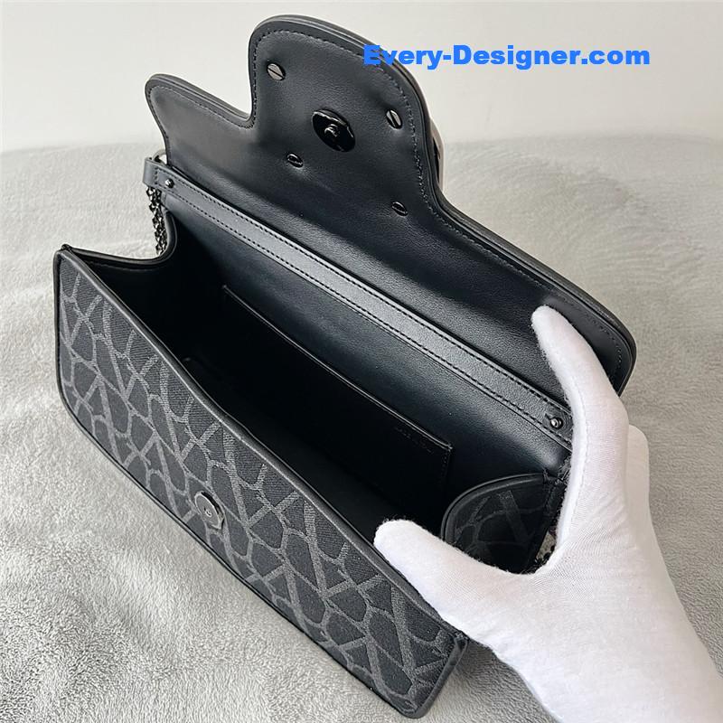 Va1e*ntin0 v logo mini loc¨° bag in calfskin