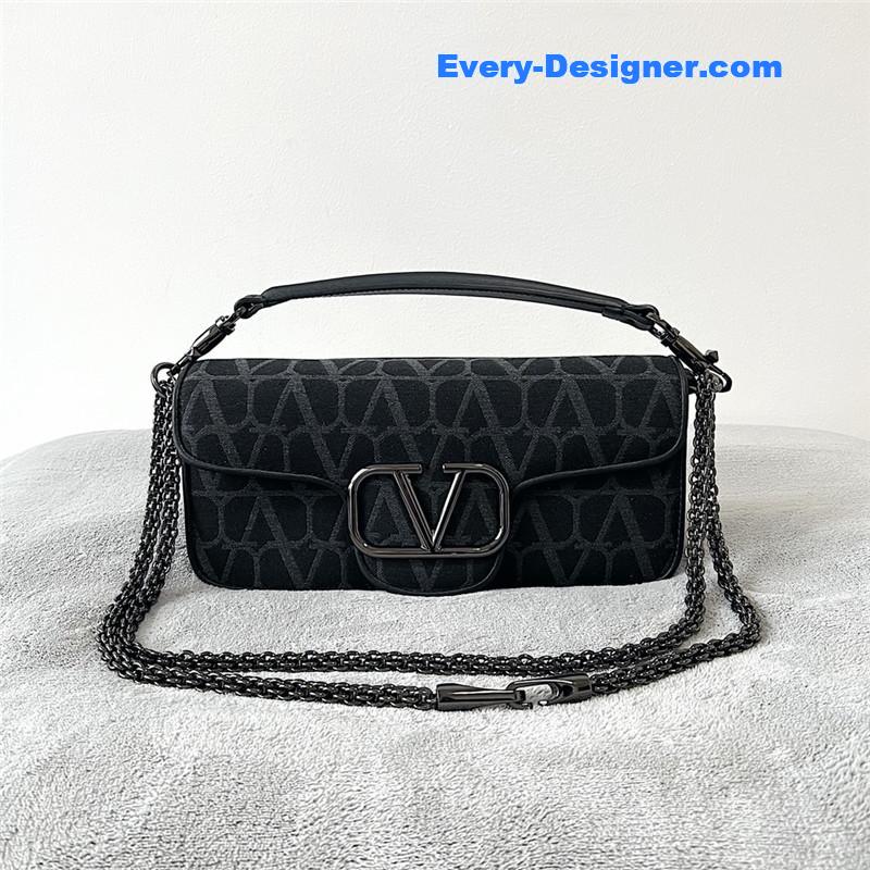Va1e*ntin0 v logo mini loc¨° bag in calfskin