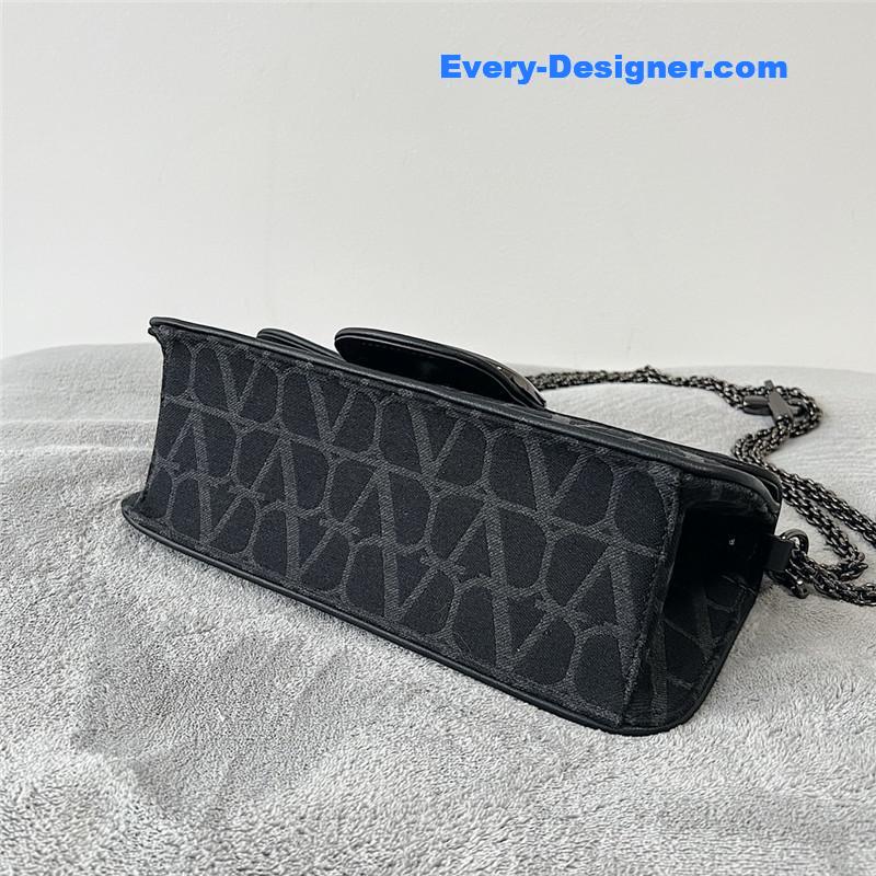 Va1e*ntin0 v logo mini loc¨° bag in calfskin