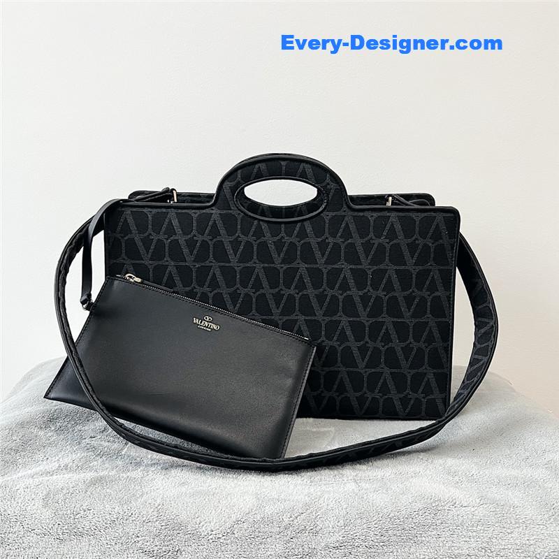 Va1e*ntin0 v logo print tote bag