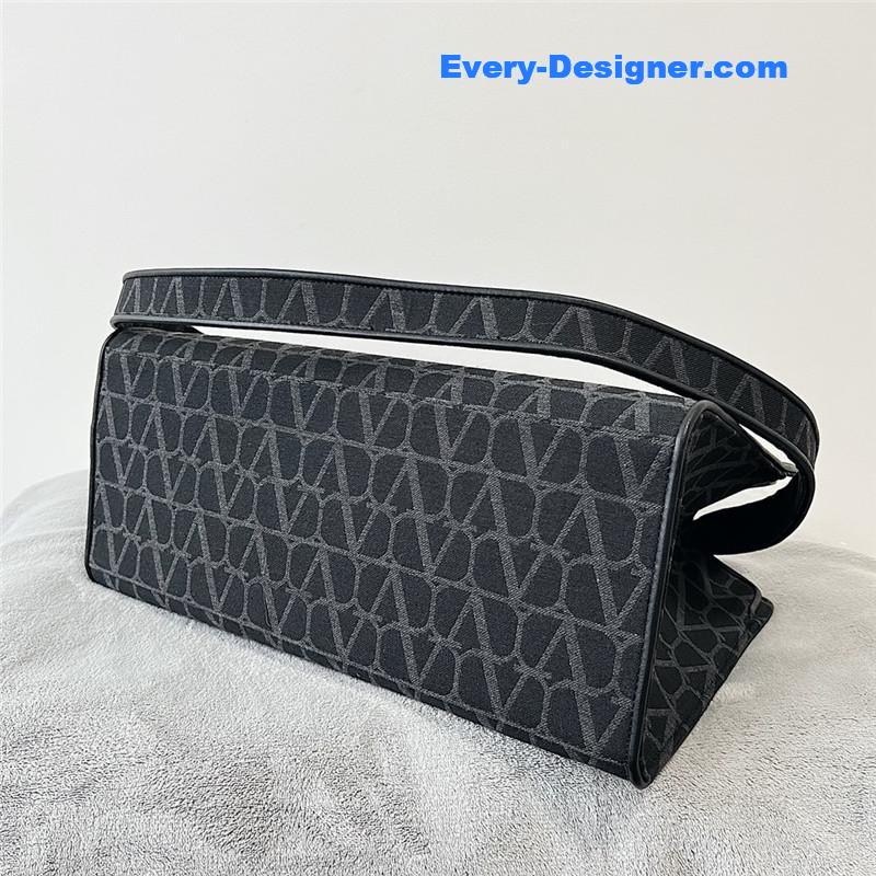 Va1e*ntin0 v logo print tote bag