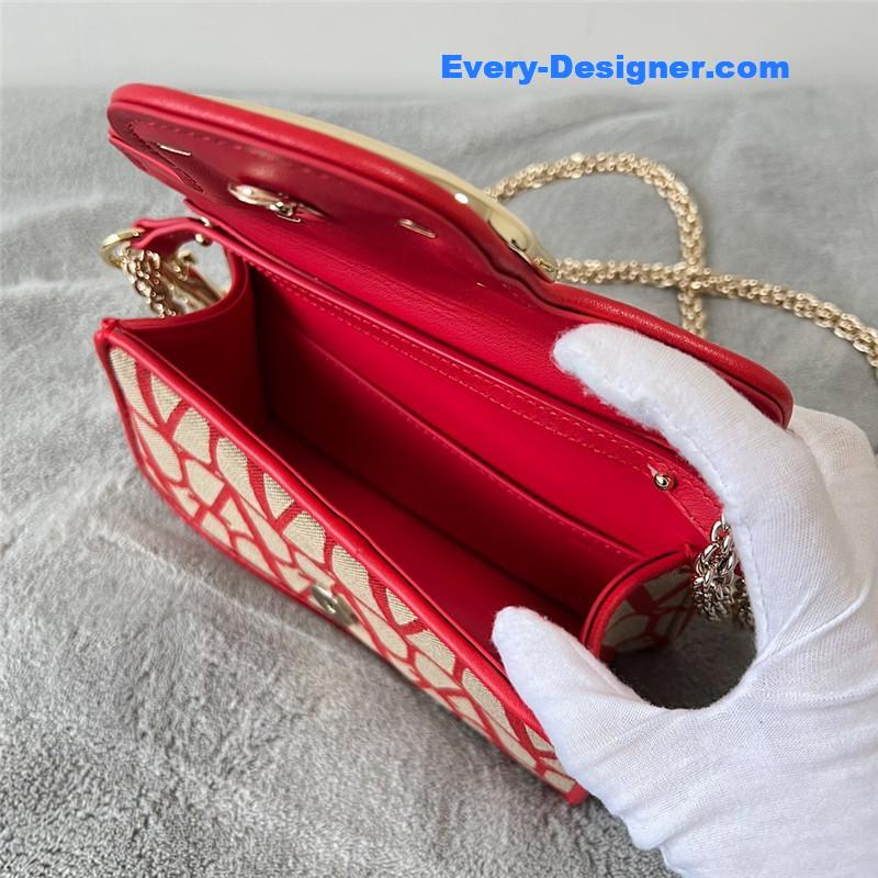 Va1e*ntin0 v logo mini loc¨° bag in calfskin